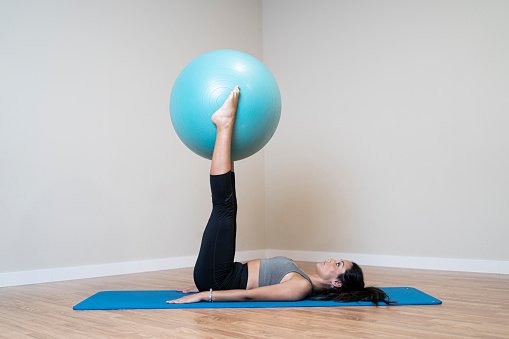 Trainercarles Entrenamiento con fitball para corredores: mejorar tu rendimiento y prevenir lesiones