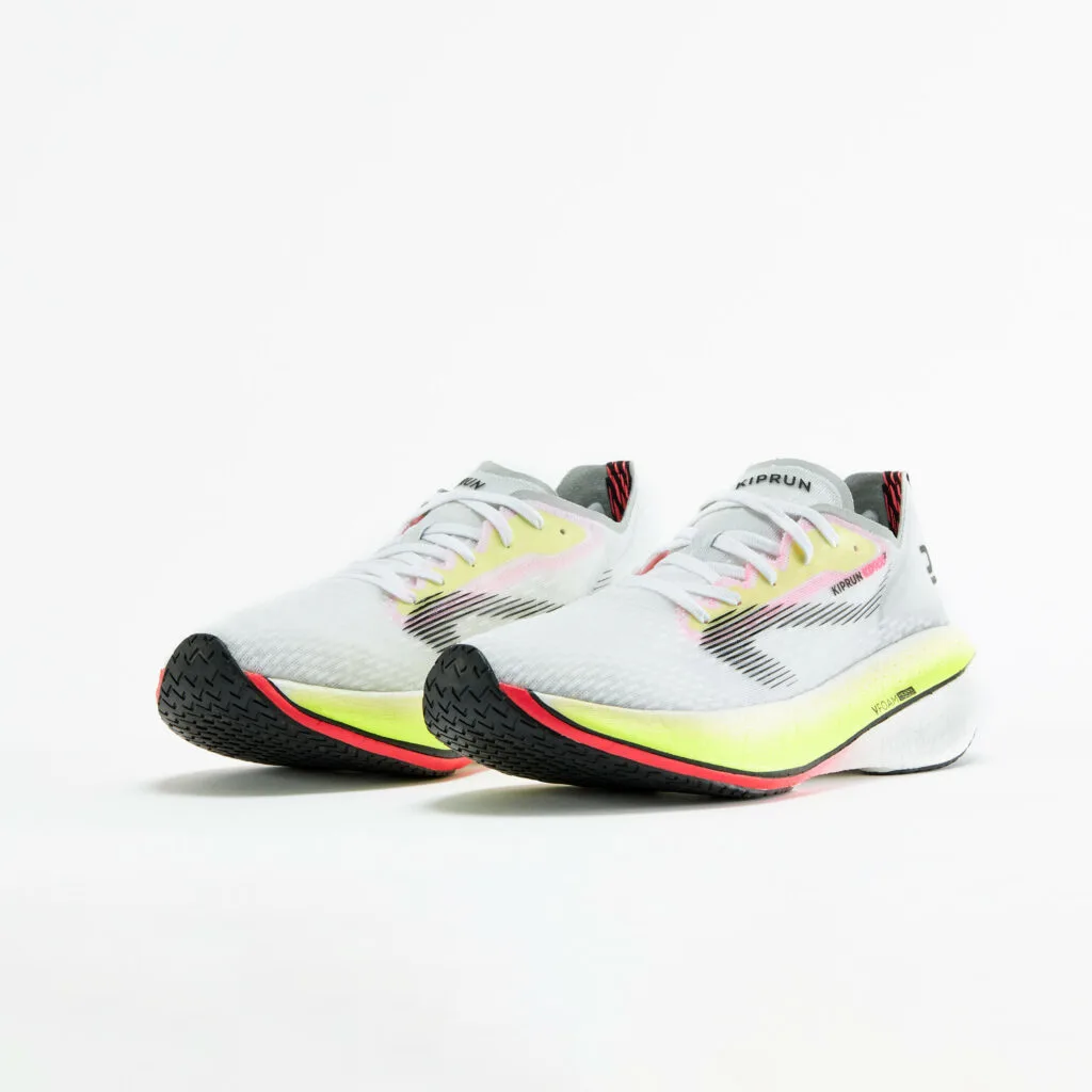 La Guía Definitiva de Bambas con Placa de Carbono: ¿Cuál Elegir para Potenciar tu Running? 5 Trainercarles La Guía Definitiva de Bambas con Placa de Carbono: ¿Cuál Elegir para Potenciar tu Running?