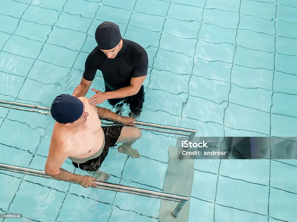 Fisioterapia Acuática: Descubre los Beneficios del Agua en la Rehabilitación 1 fisioterapia acuática
